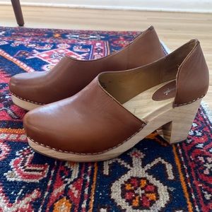 Free People Cut-out Clogs, sz 38